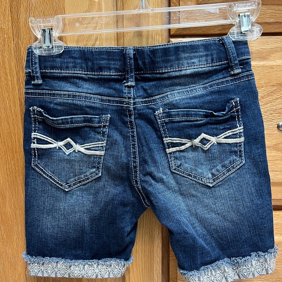 Shorts - Picture 3 of 4